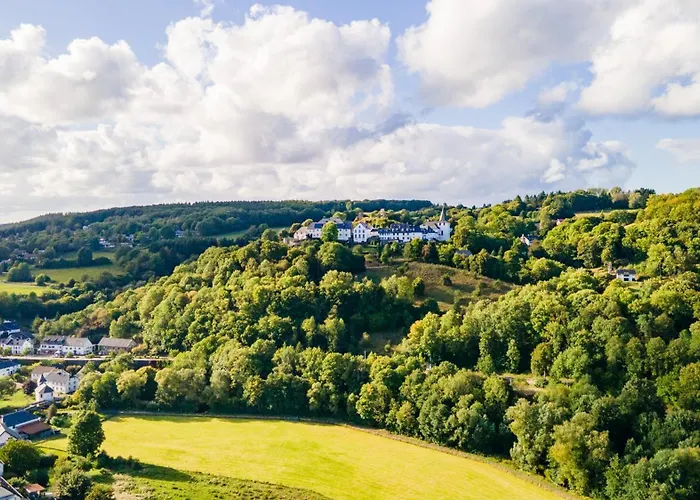 Kronenburg בית נופש *